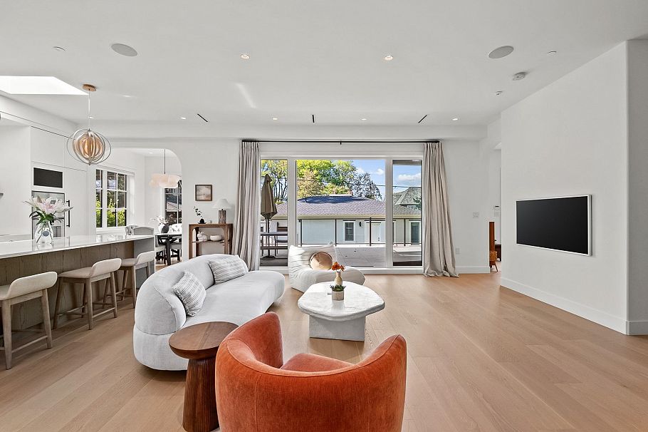 3227 W 35th Avenue Vancouver, BC - 9