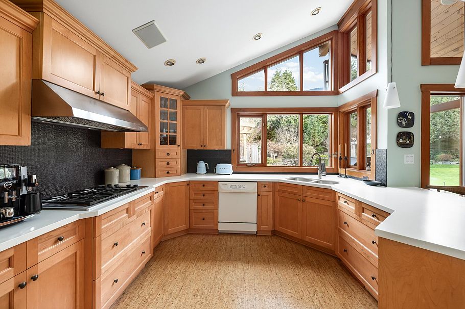 986 Tudor Avenue North Vancouver, BC - 11