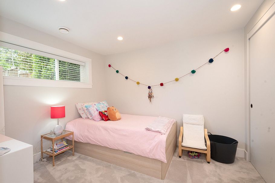 328 E 22nd Street North Vancouver, BC - 21