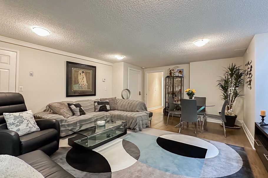 1 226 E 10 Street North Vancouver, BC - 21