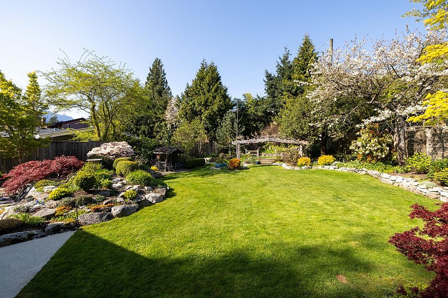 986 Tudor Avenue North Vancouver, BC - 22