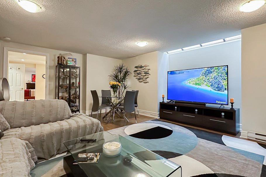 1 226 E 10 Street North Vancouver, BC - 22