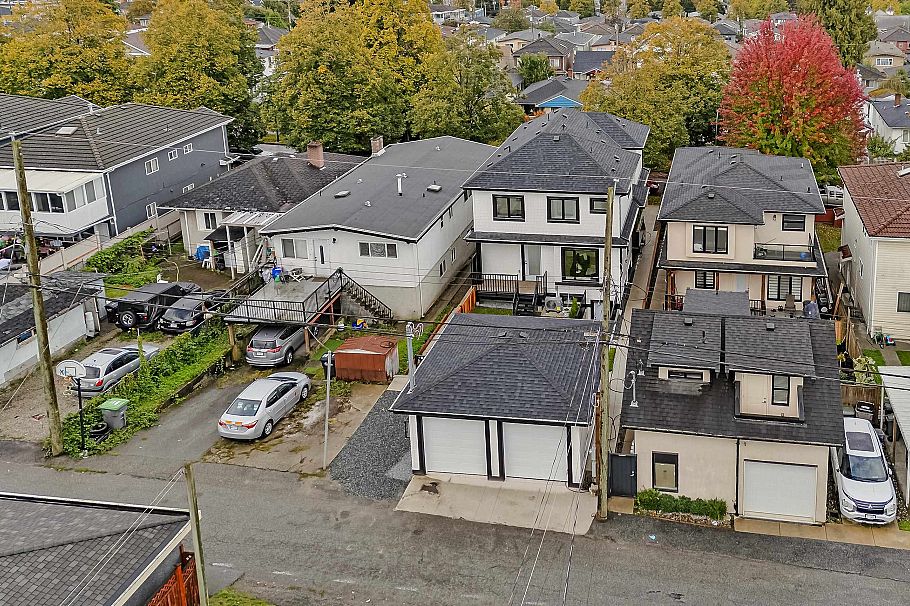 2 585 E 60th Avenue Vancouver, BC - 28
