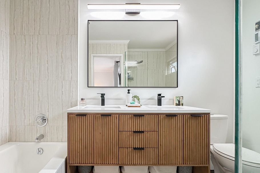 1 226 E 10 Street North Vancouver, BC - 16