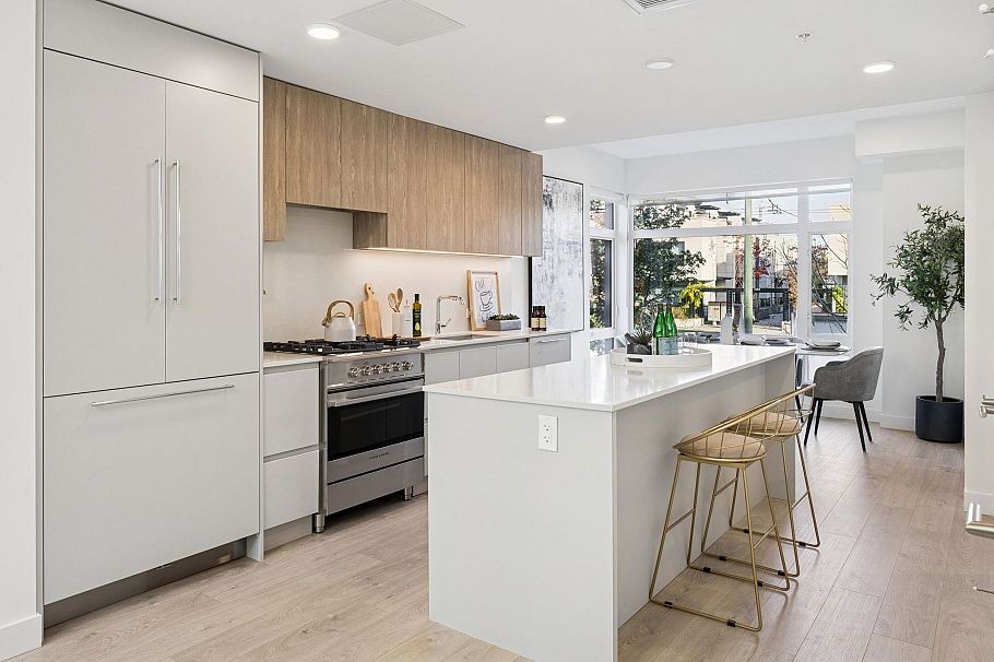 211 1008 W 47th Avenue Vancouver, BC - 5