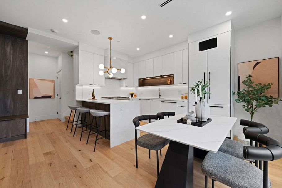 2 4549 W 11th Avenue Vancouver, BC - 2