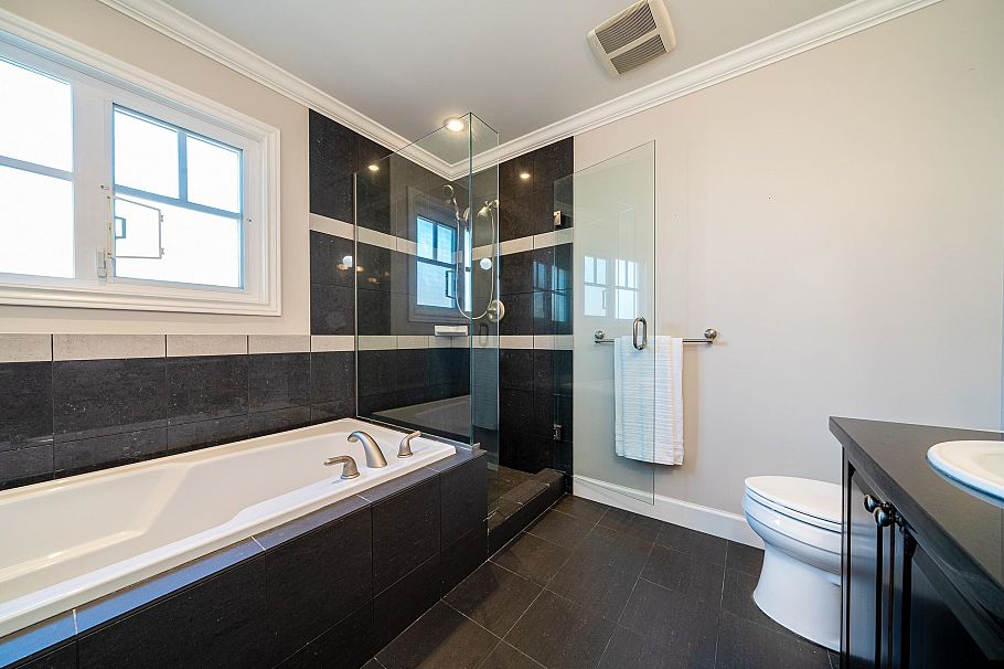 4633 W 7th Avenue Vancouver, BC - 23