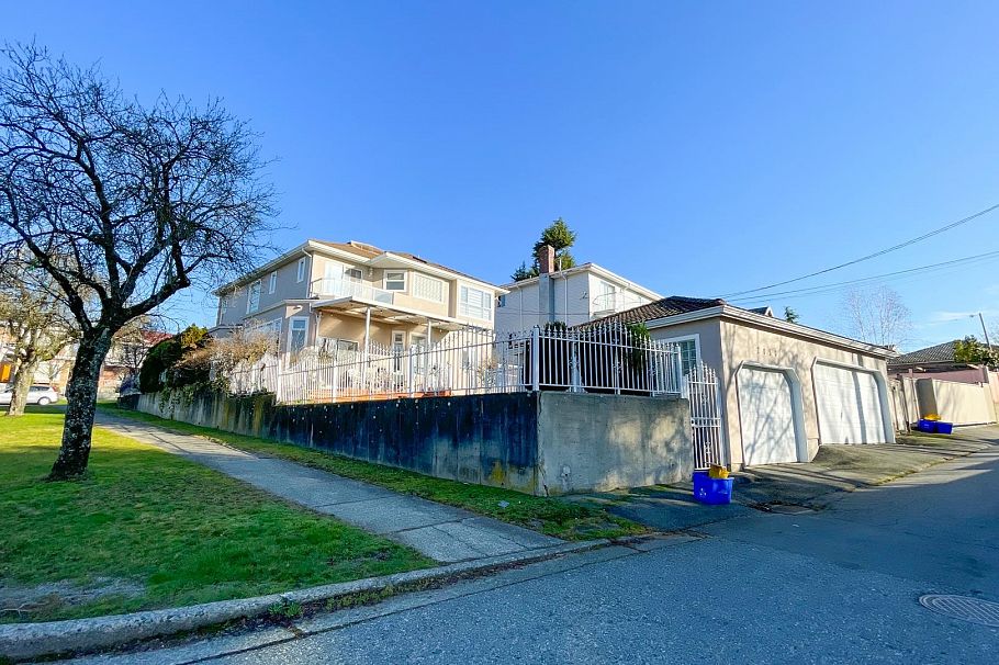 2056 Scarboro Avenue Vancouver, BC - 36