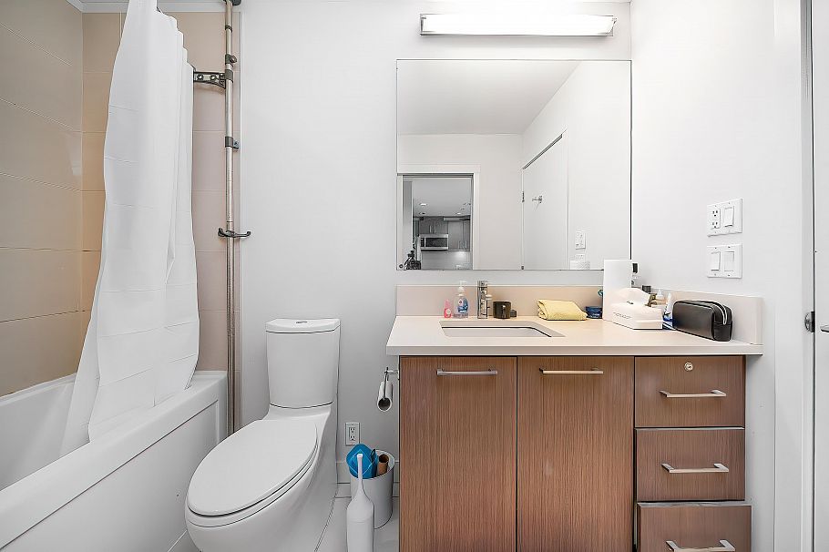 101 5981 Gray Avenue Vancouver, BC - 2