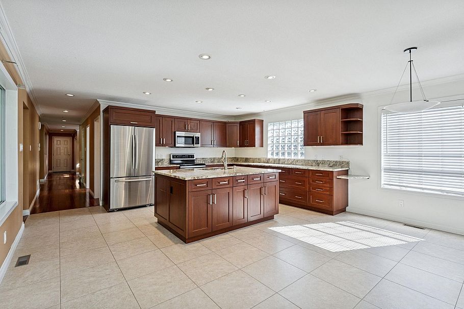 3908 Blantyre Place North Vancouver, BC - 10