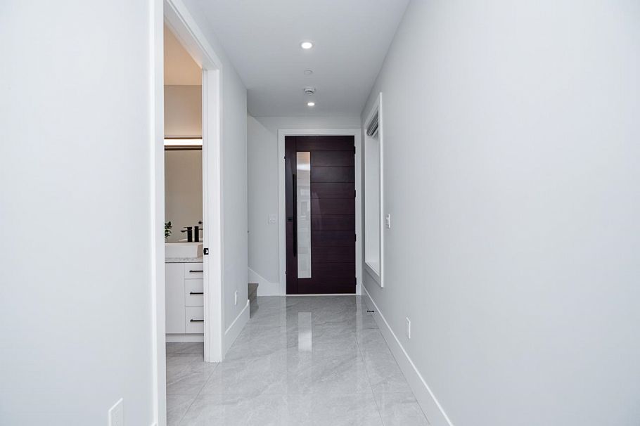 2 1905 E 36th Avenue Vancouver, BC - 4