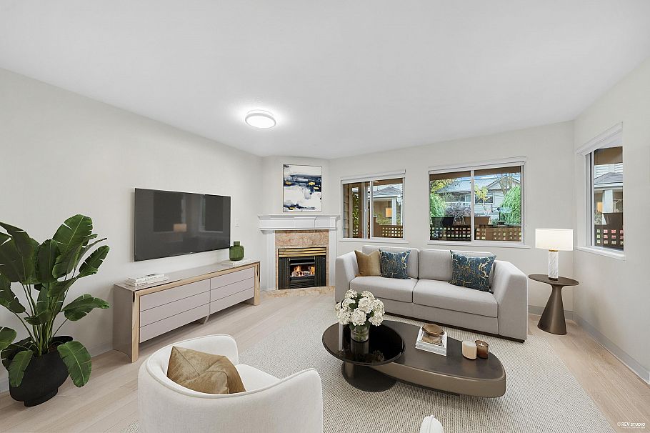 8 815 Tobruck Avenue North Vancouver, BC - 1