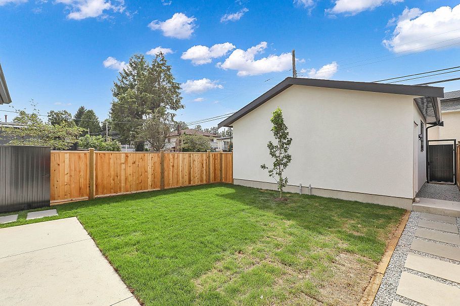 2 3695 E 26 Avenue Vancouver, BC - 6