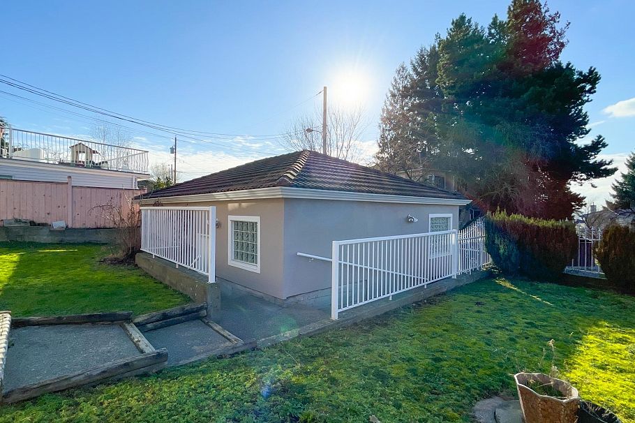 2056 Scarboro Avenue Vancouver, BC - 34