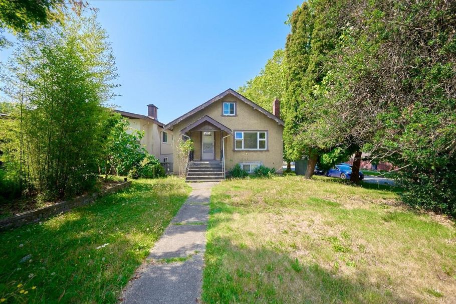 4307 Nanaimo Street Vancouver, BC - 1