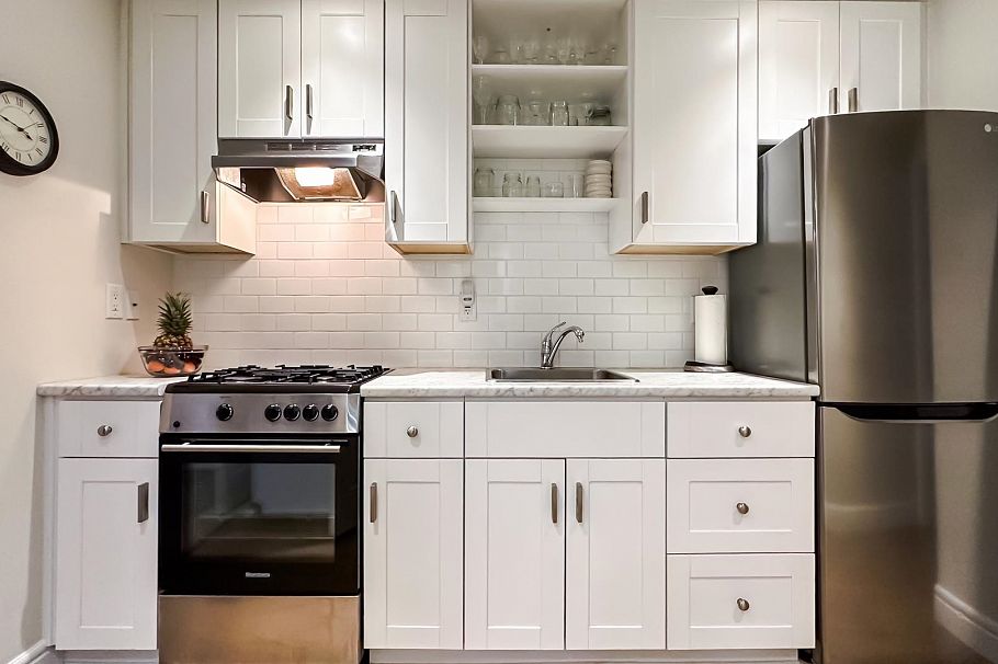 1 226 E 10 Street North Vancouver, BC - 23