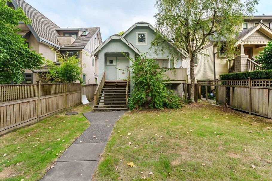 2645 W 6th Avenue Vancouver, BC - 2