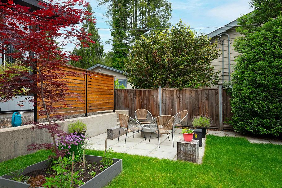 328 E 22nd Street North Vancouver, BC - 30
