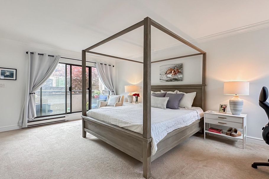 1 226 E 10 Street North Vancouver, BC - 13