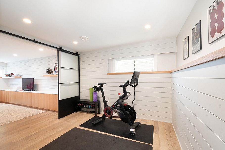 328 E 22nd Street North Vancouver, BC - 20