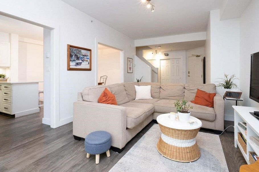 204 3600 WINDCREST DRIVE, North Vancouver BC V7G 2S5 North Vancouver, BC - 7