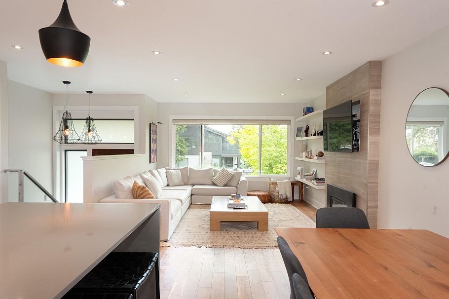 328 E 22nd Street North Vancouver, BC - 3