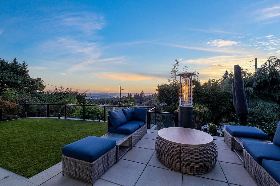 3812 Dalkeith Drive North Vancouver, BC - 4