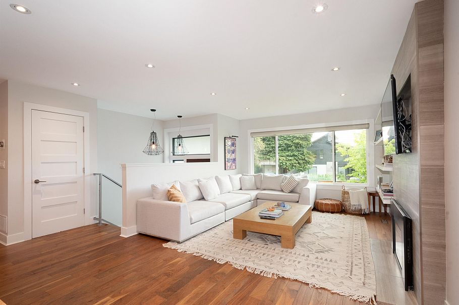 328 E 22nd Street North Vancouver, BC - 4