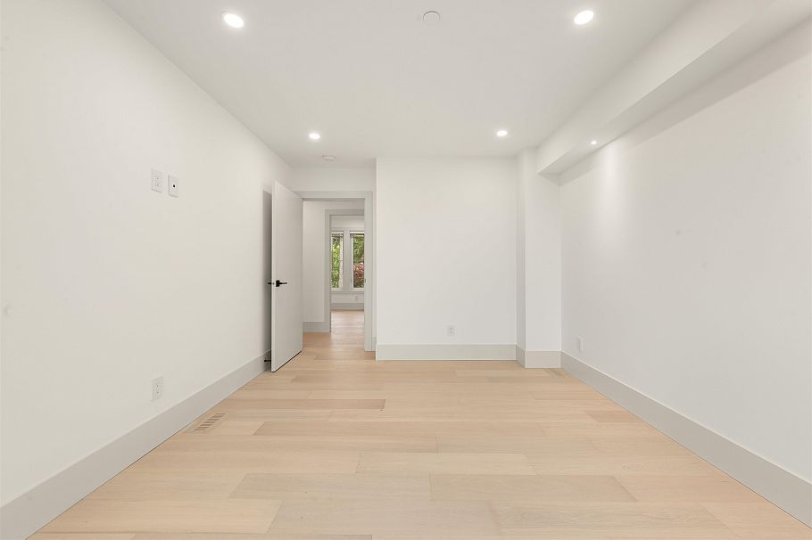 1 365 E 33rd Avenue Vancouver, BC - 27