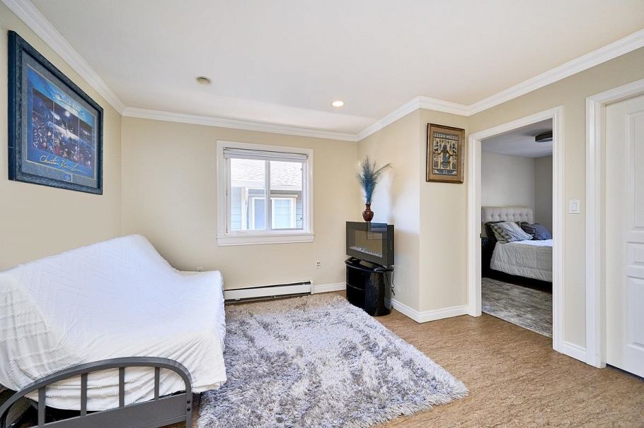 562 W Keith Road North Vancouver, BC - 15