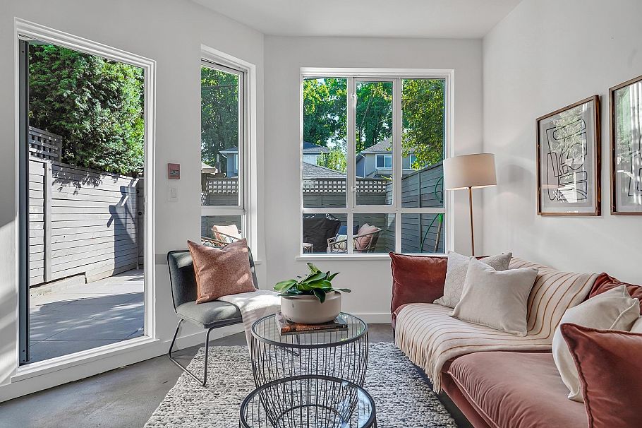 122 3440 W Broadway Vancouver, BC - 1