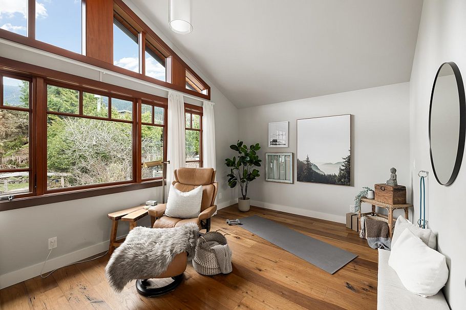 986 Tudor Avenue North Vancouver, BC - 35