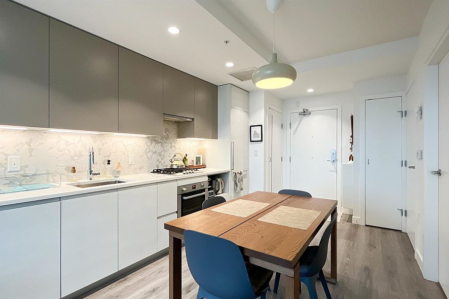 210 8181 Chester Street Vancouver, BC - 8