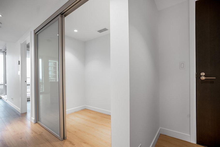 1705 1500 Fern Street North Vancouver, BC - 3