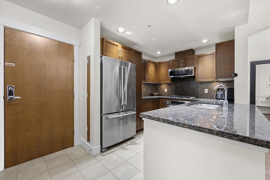 204 6333 Larkin Drive Vancouver, BC - 3