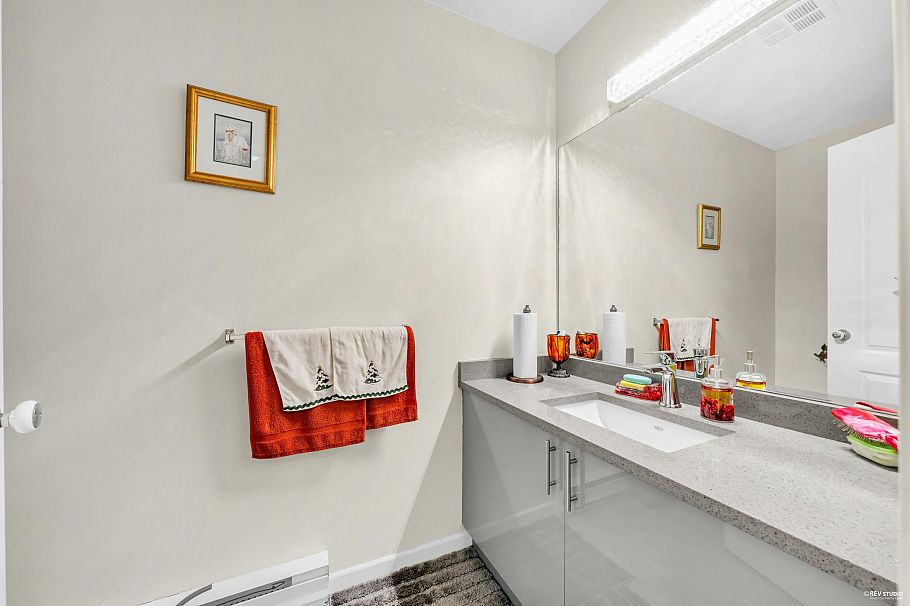 8 815 Tobruck Avenue North Vancouver, BC - 7