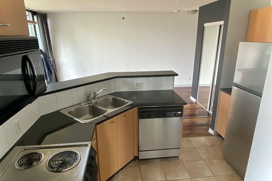 905 1367 Alberni Street Vancouver, BC - 11