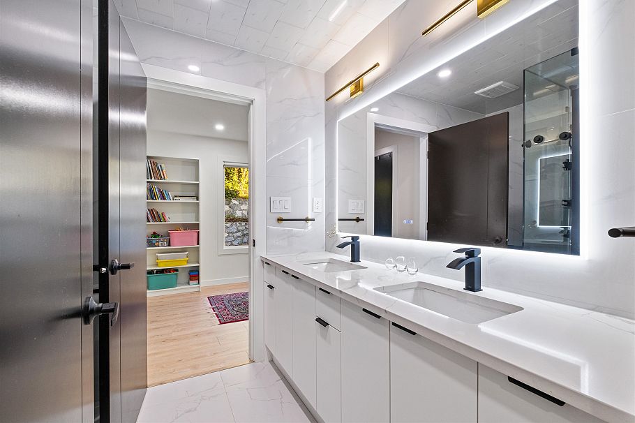 3812 Dalkeith Drive North Vancouver, BC - 16