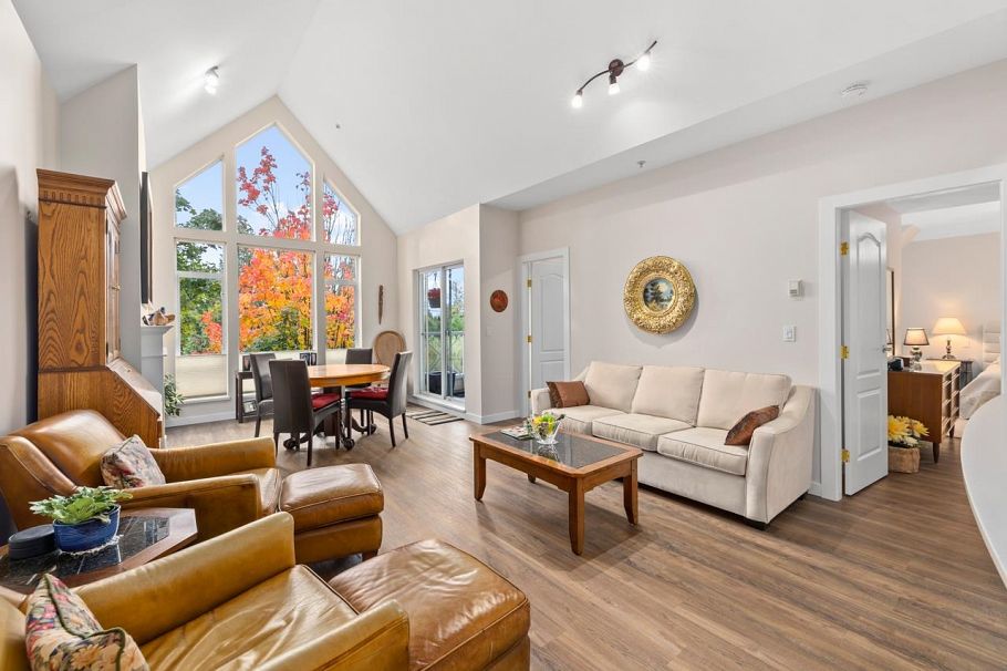 403 678 W Queens Road North Vancouver, BC - 1