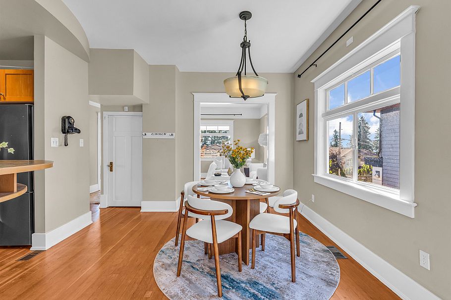 138 W Kings Road North Vancouver, BC - 8