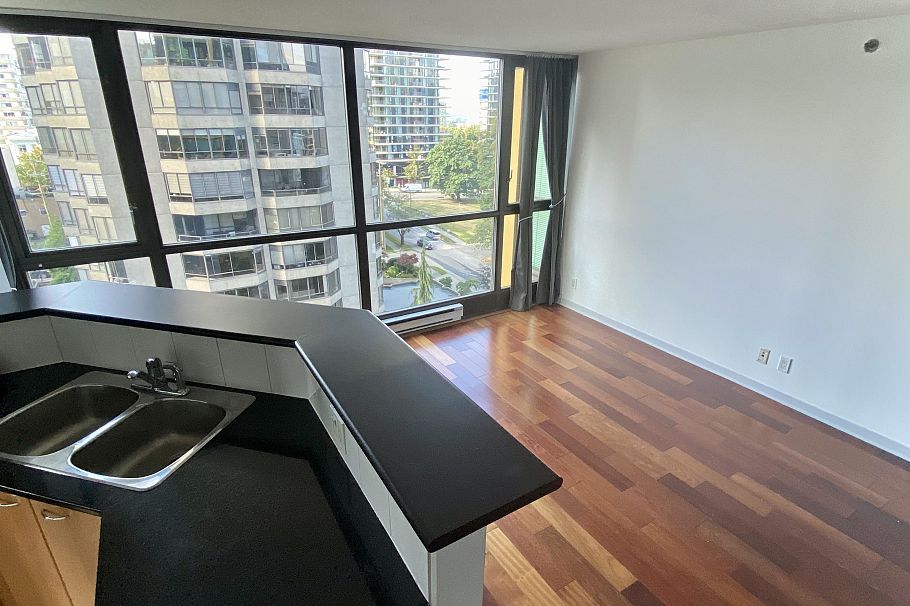 905 1367 Alberni Street Vancouver, BC - 9