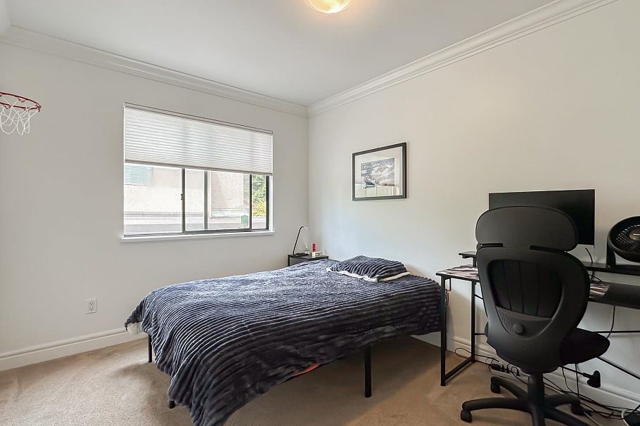 1 226 E 10 Street North Vancouver, BC - 19