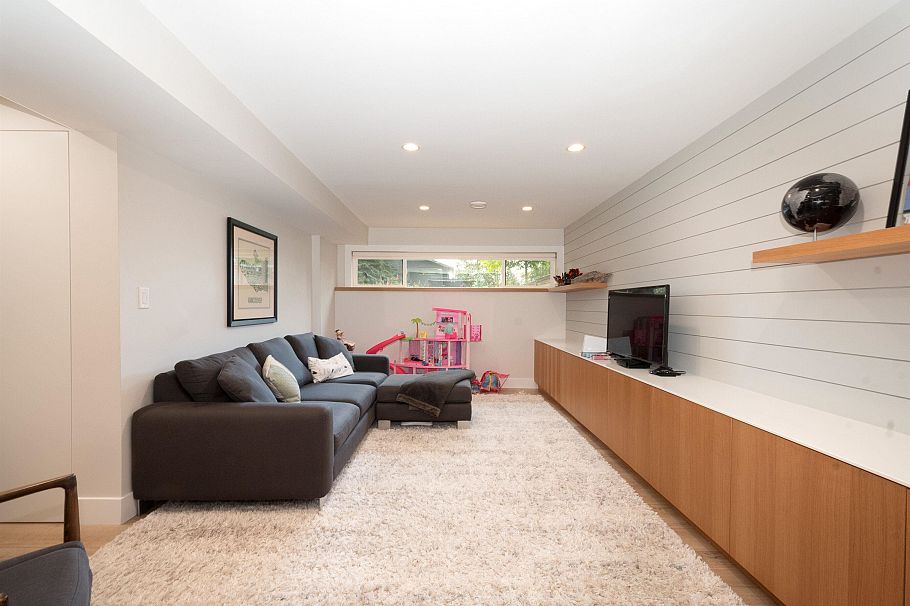 328 E 22nd Street North Vancouver, BC - 18