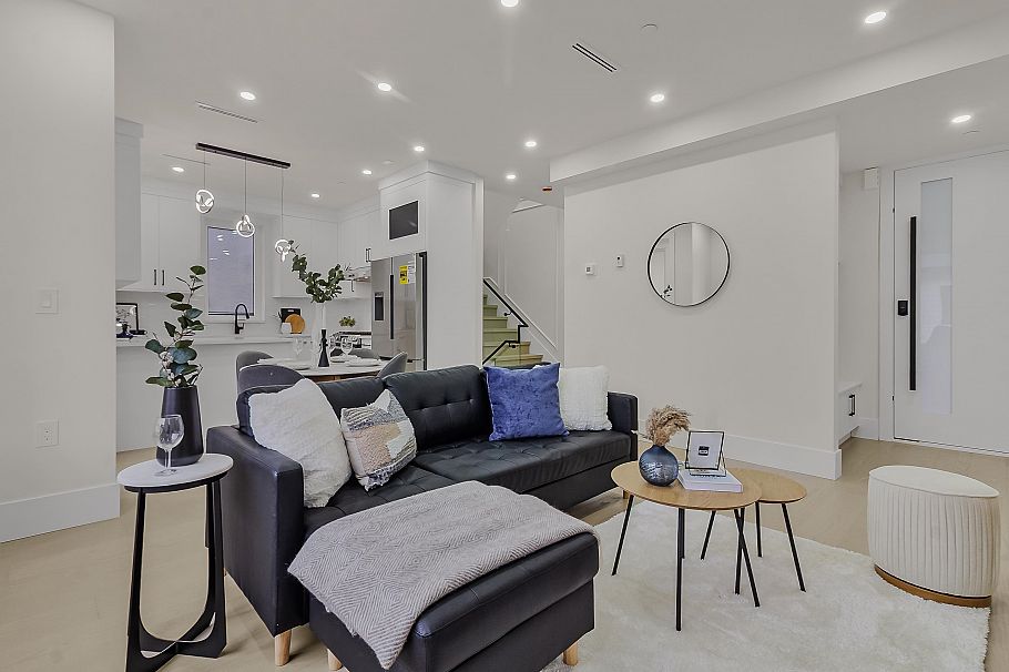 2 585 E 60th Avenue Vancouver, BC - 5