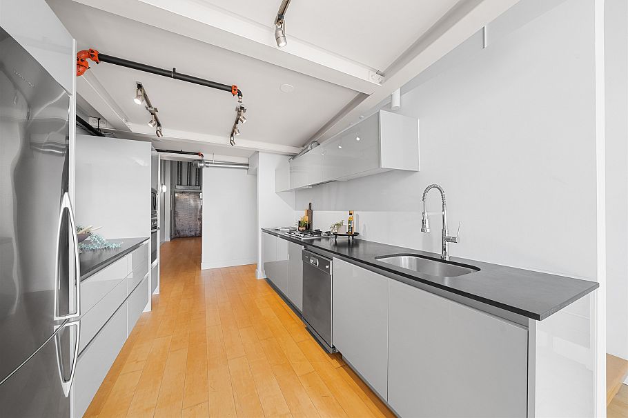 413 1529 W 6th Avenue Vancouver, BC - 11