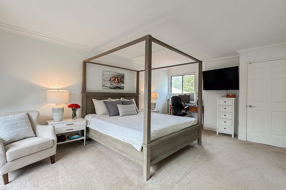 1 226 E 10 Street North Vancouver, BC - 14