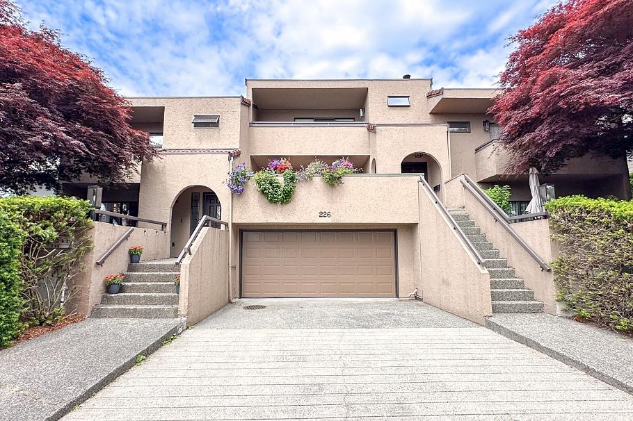 1 226 E 10 Street North Vancouver, BC - 28