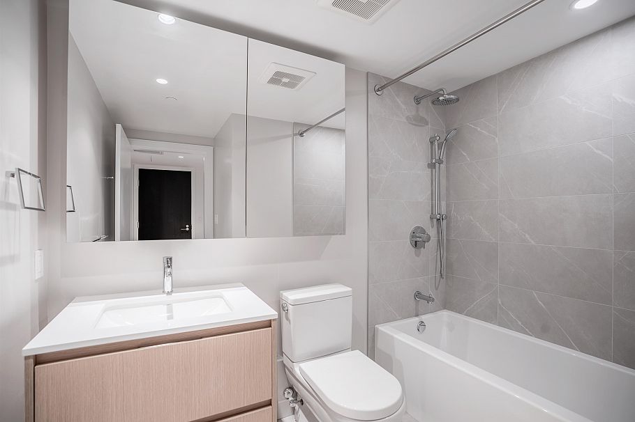 1705 1500 Fern Street North Vancouver, BC - 4