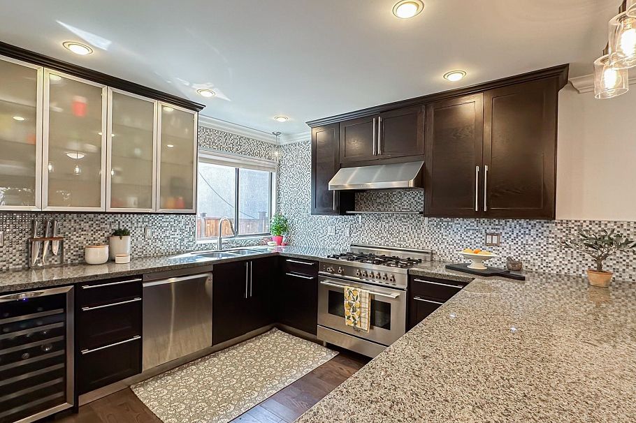 1 226 E 10 Street North Vancouver, BC - 6