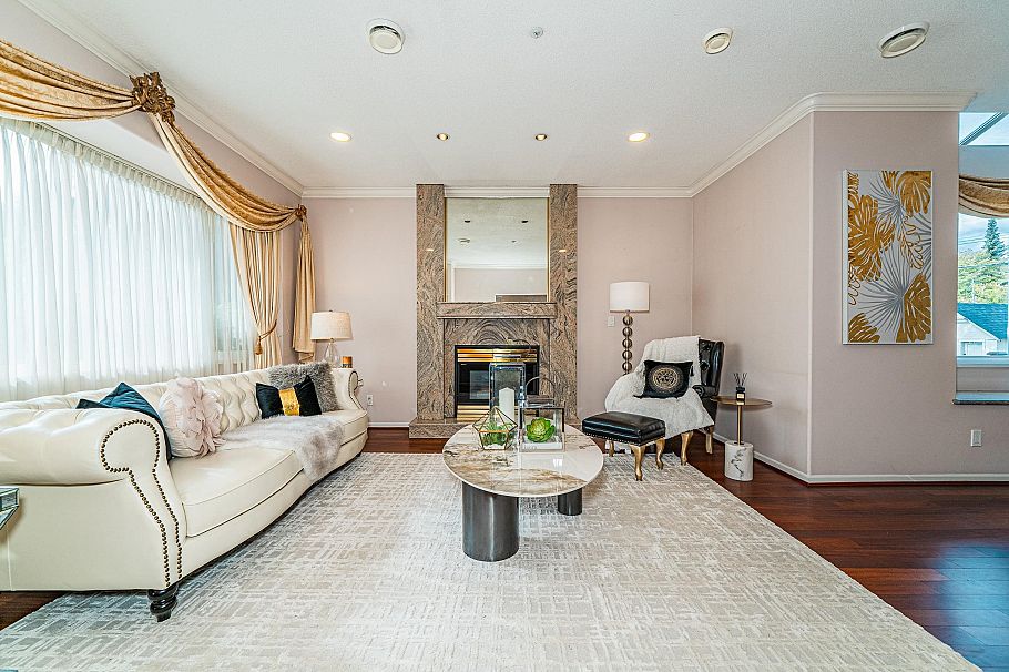 4255 W 15th Avenue Vancouver, BC - 4